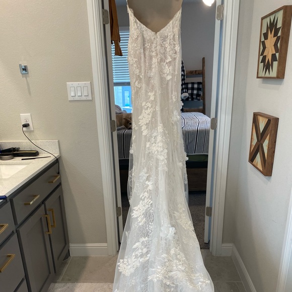 Galina Signature Wedding Gown - Picture 3 of 11